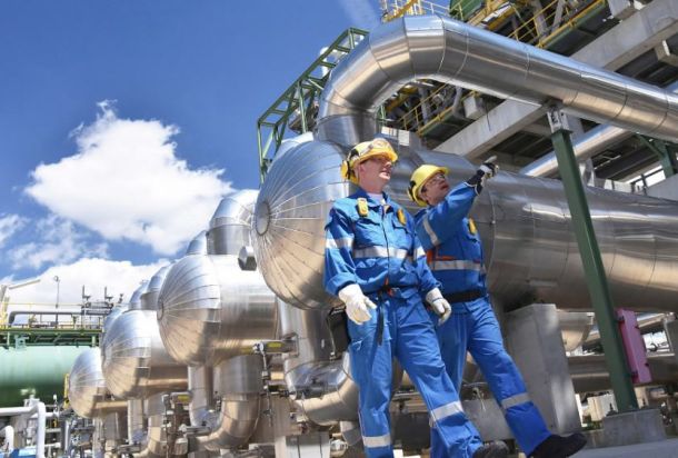 الحرب التجارية تسبب في انخفاض أسعار النفط وسط المخاوف من انقطاع الإمدادات