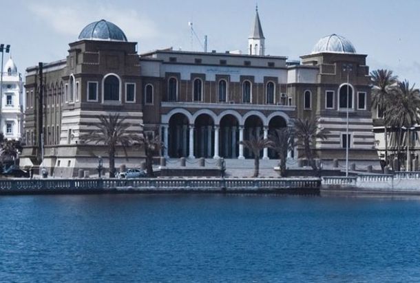 الترهوني يكتب مقالًا بعنوان : تعريف بمسؤوليات الشاحن البحري والناقل والوكيل الملاحي