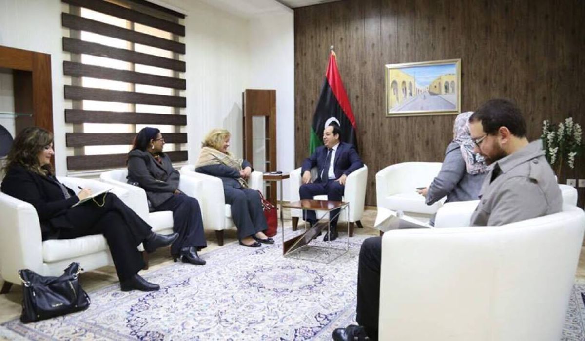معيتيق يلتقي نائبة مبعوث الأمم المتحدة في ليبيا و برنامج الاصلاح الاقتصادي على طاولة اللقاء
