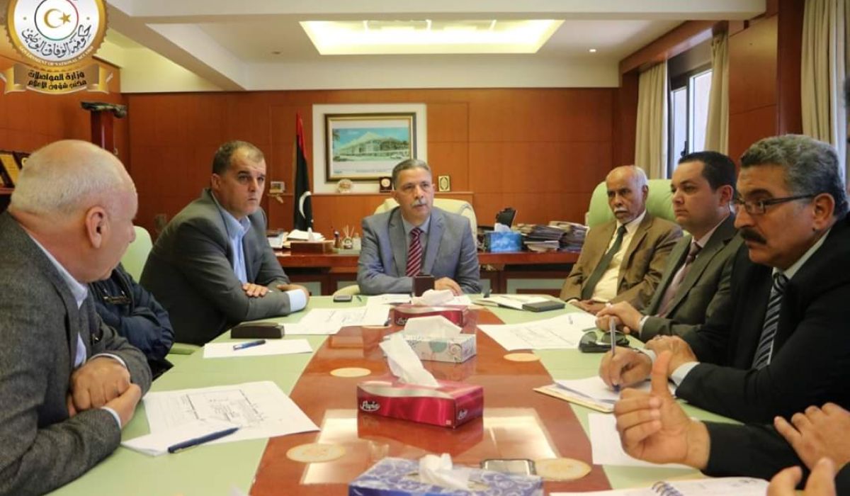 المواصلات تبحث مع جهاز تطوير المراكز الإدارية استكمال عقد صالة ركاب جديدة داخل مطار معيتيقة