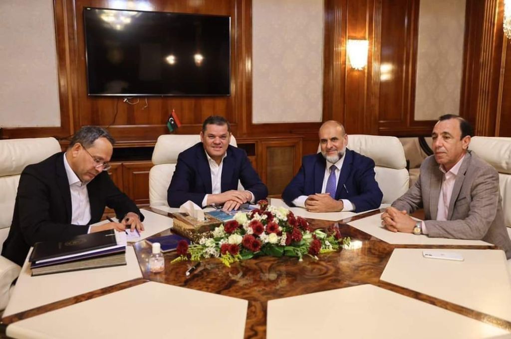 إحباط عملية لتهريب شحنات من الأدوية ومستحضرات التجميل والتبغ عبر بوابة جنوبي مدينة البيضاء