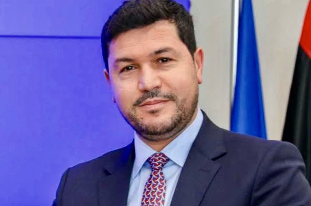 لوموند ديبلوماتيك: تجنيس الأجانب تهديد مباشر لحصة الليبيين من عائدات النفط