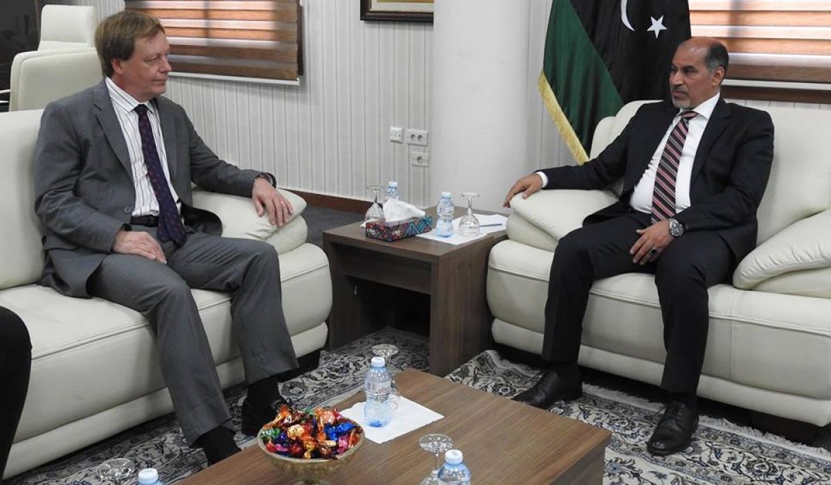 كاجمان وبيكر يؤكدان على أهمية البدء في تنفيذ المشاريع المعطلة وخلق فرص عمل جديدة المواطنين
