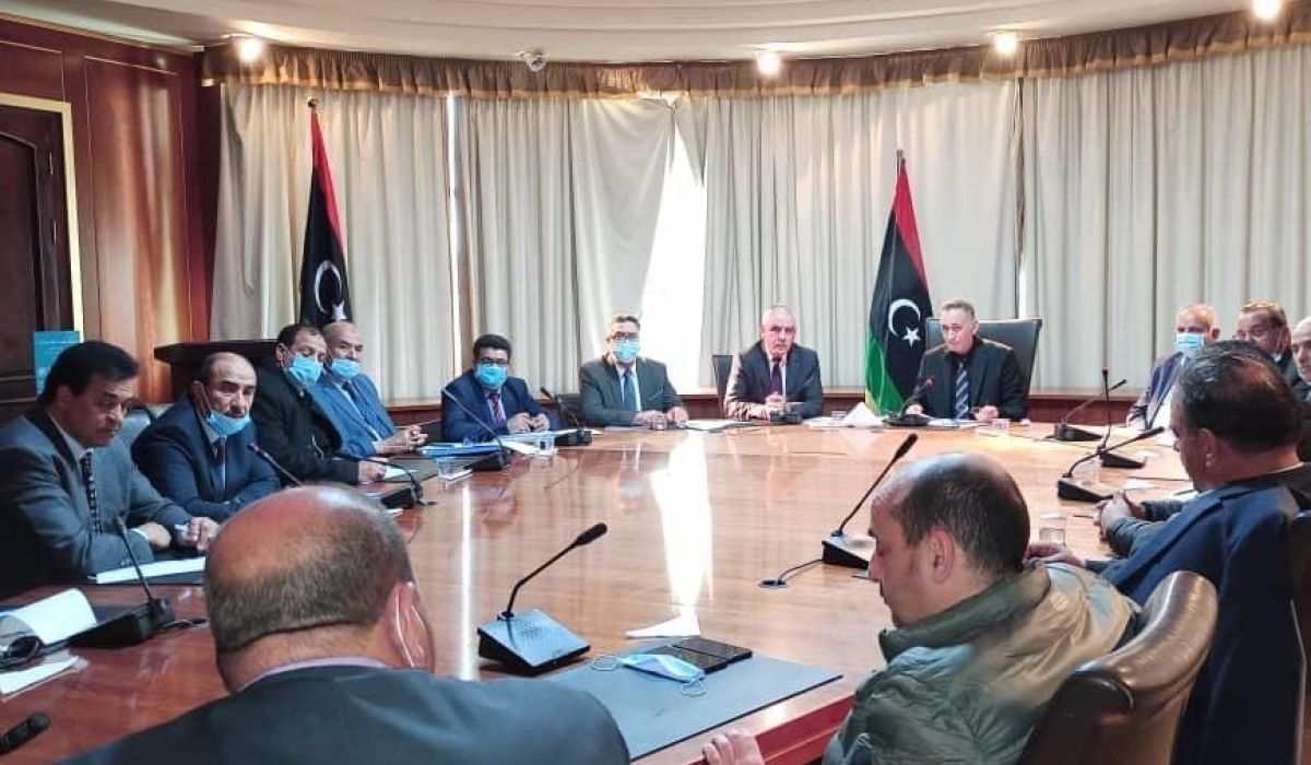 وزير الإقتصاد والتجارة بحكومة الوحدة الوطنية يجتمع بعددٍ من رجال الأعمال