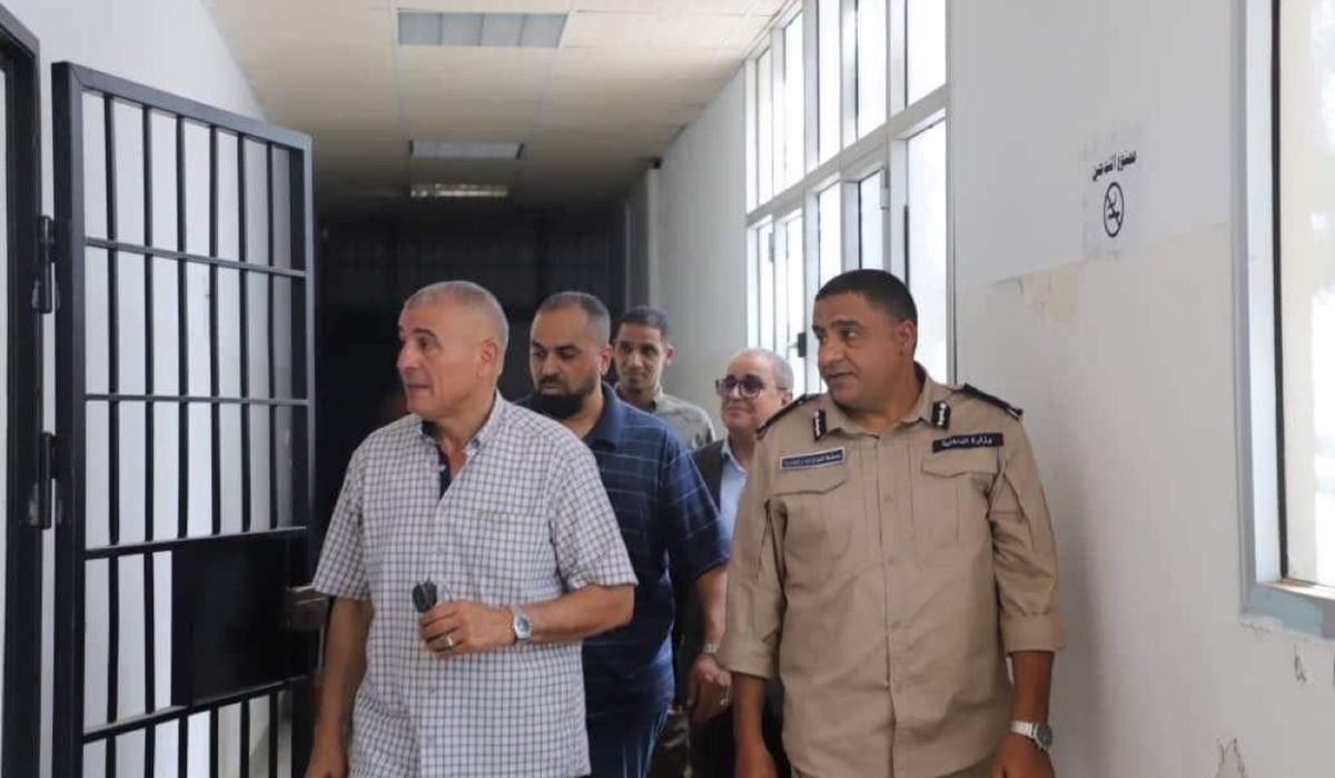 رئيس مصلحة الجوازات يتفقد المقار التي تعرضت للضرر بسبب الحرب