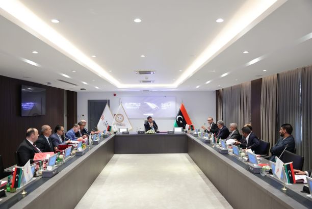 "الدبيبة" يوجه بالفتح الفوري للحقول المغلقة