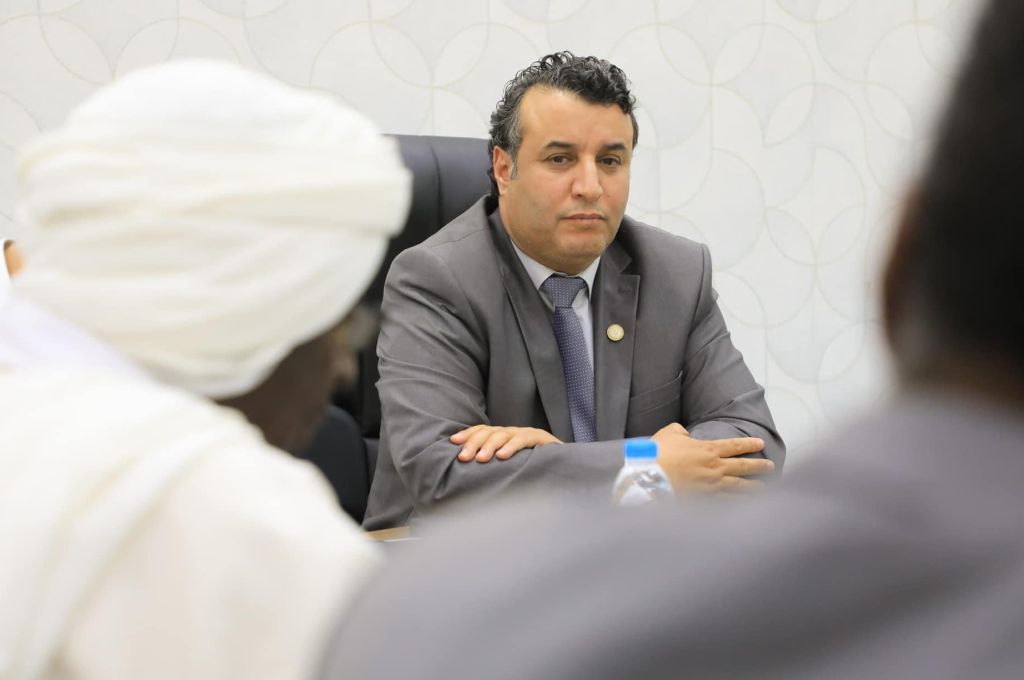 العمل والتأهيل تبحث ملف الباحثين عن العمل في بلدية عين زارة