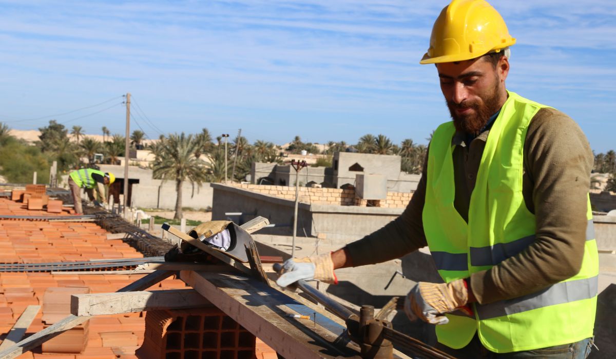 120 شركة مقاولات تطالب الرئاسي بمستحقاتها المالية