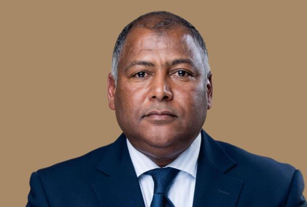 مديل إيست مونيتور: حفتر يبيع ممتلكاته في العديد من دول العالم