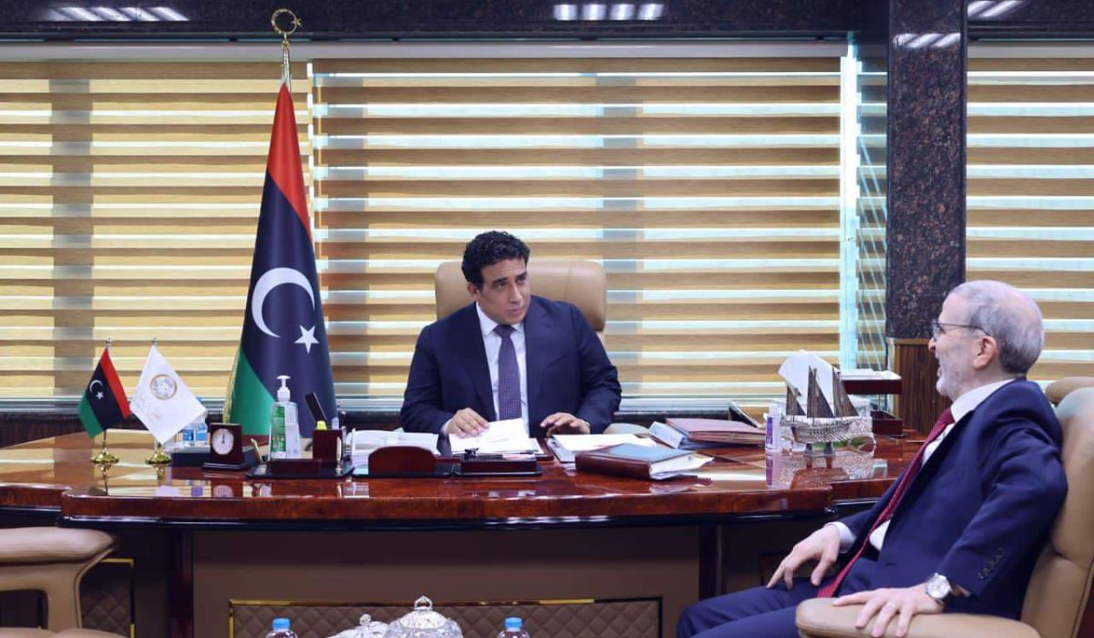 خلال اجتماعه مع رئيس مجلس إدارة المؤسسة الوطنية للنفط.. "المنفي" يوجه بضرورة تطوير الحقول والموانئ النفطية التابعة للمؤسسة بكافة احتياجاتها