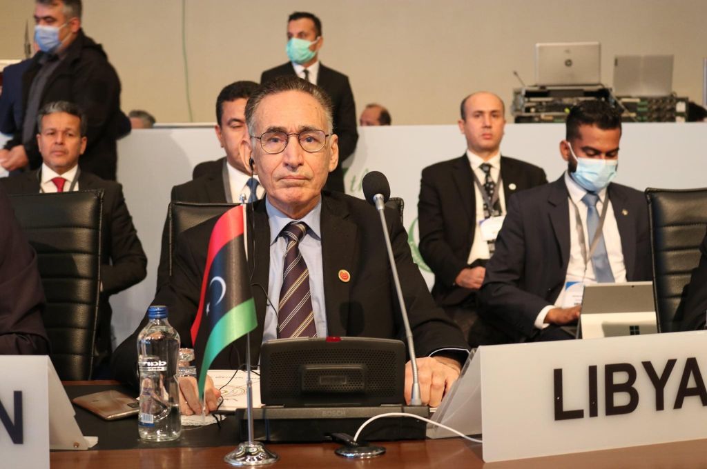 العمل والتأهيل تبحث ملف الباحثين عن العمل في بلدية عين زارة