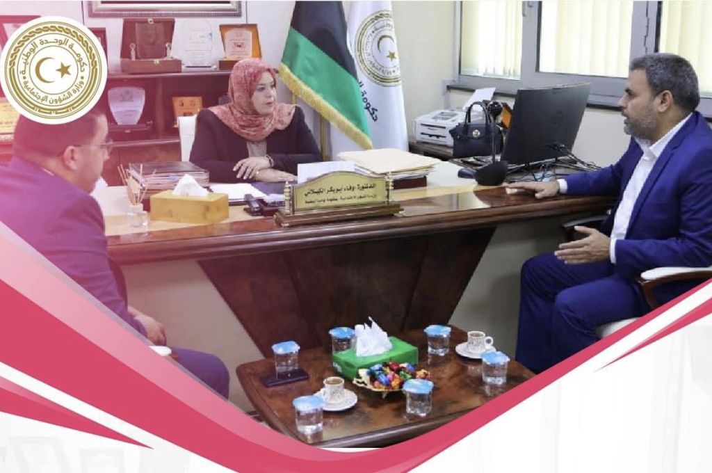 المنفي يعتمد عدداً من السفراء الليبيين بالخارج