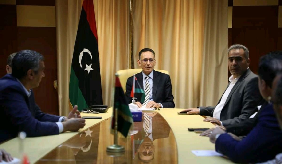 وزير الاقتصاد والتجارة يعطي تعليماته بالبدء في إنشاء أسواق تجارية لتوزيع السلع بمناطق أبوسليم وتاجوراء