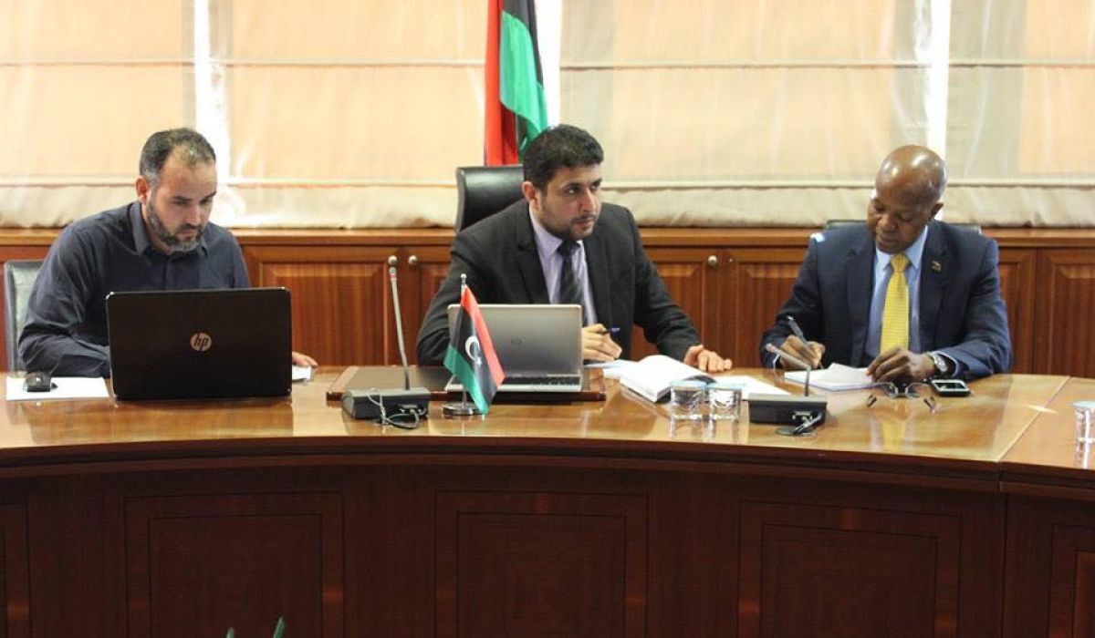 وزيرا المالية والعمل بحكومة الوفاق يناقشان مخصصات فائض الملاكات الوظيفية