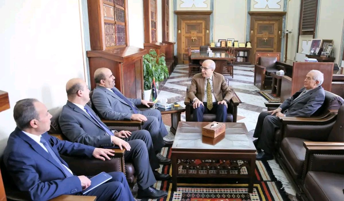 "الكبير" يجتمع مع سفير دولة الجزائر لدى ليبيا