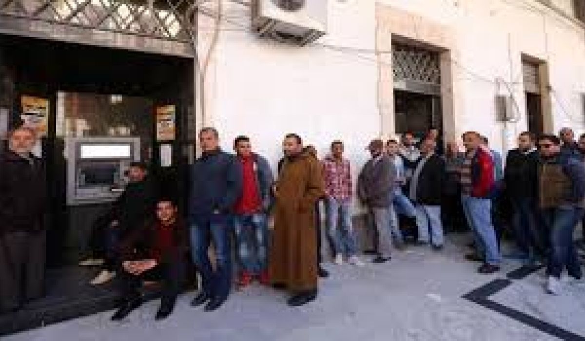 حسني بي "أسباب مشكلة السيولة بين الانقسام السياسي وتعديل سعر الصرف "