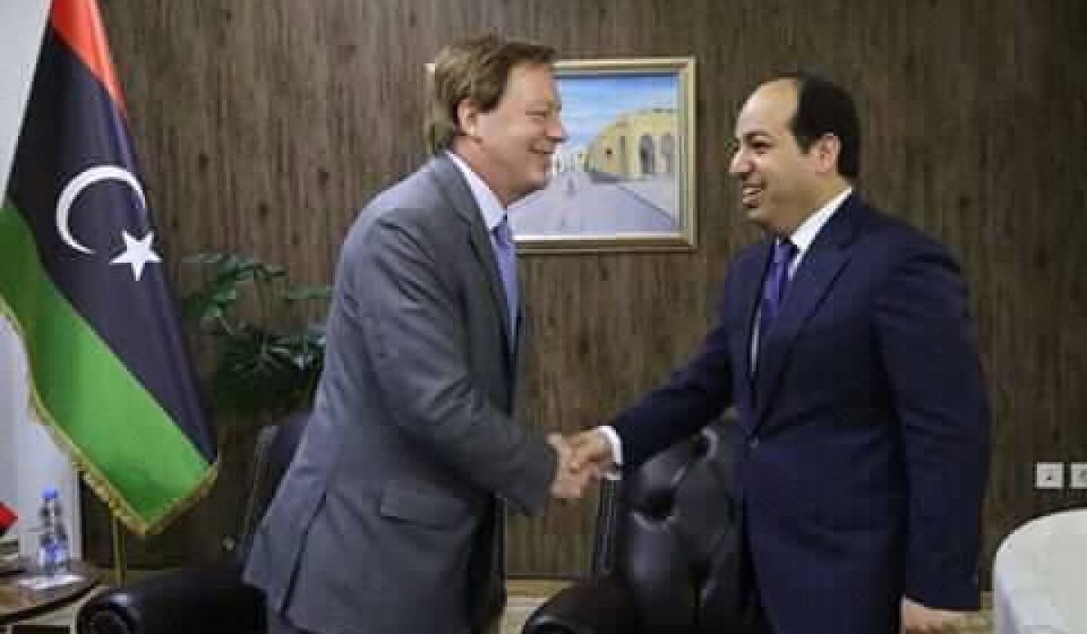 لقاء معيتق وبيكر وسبل تعزيز التعاون المشترك بين ليبيا وبريطانيا