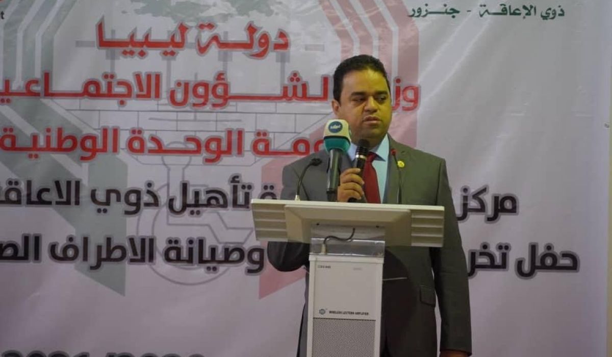 وزارة العمل تشارك في تكريم فنيّ تركيب الأطراف الصناعية بمركز تأهيل جنزور