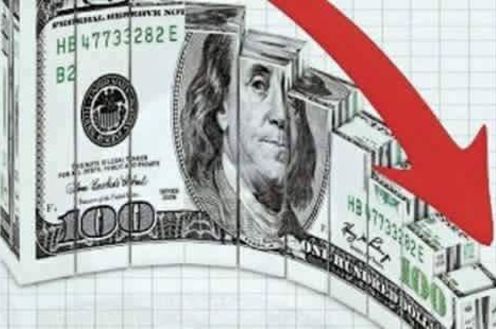 مصدر مصرفي : تغطية طلبات الأغراض الشخصية 10 آلاف دولار سيكون له أثر على استقرار سعر الصرف وانخفاضه بالسوق الموازي