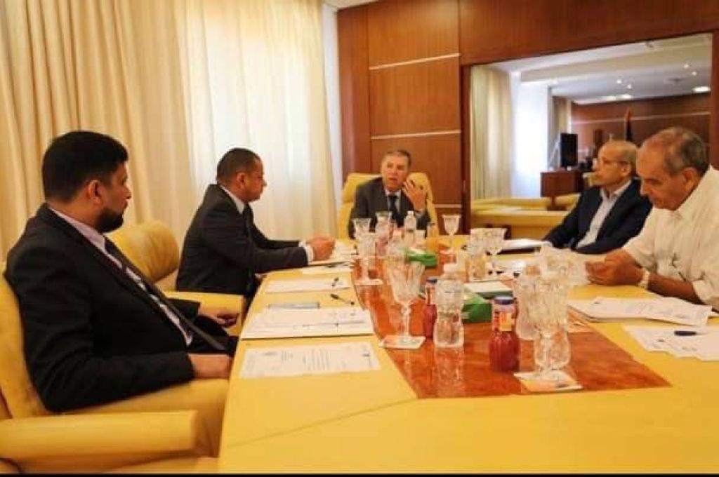 وزير المالية بحكومة الوفاق يجتمع مع رئيس هيئة الرقابة الإدارية
