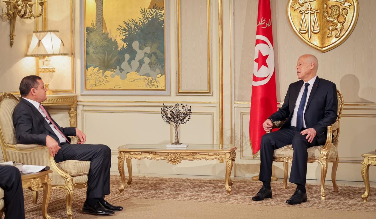 "الدبيبة" يتفق مع قيس سعيد على التنسيق بين وزارتي الصحة والداخلية لإعداد بروتوكول موحد لعودة الحركة البرية والجوية في أقرب وقت
