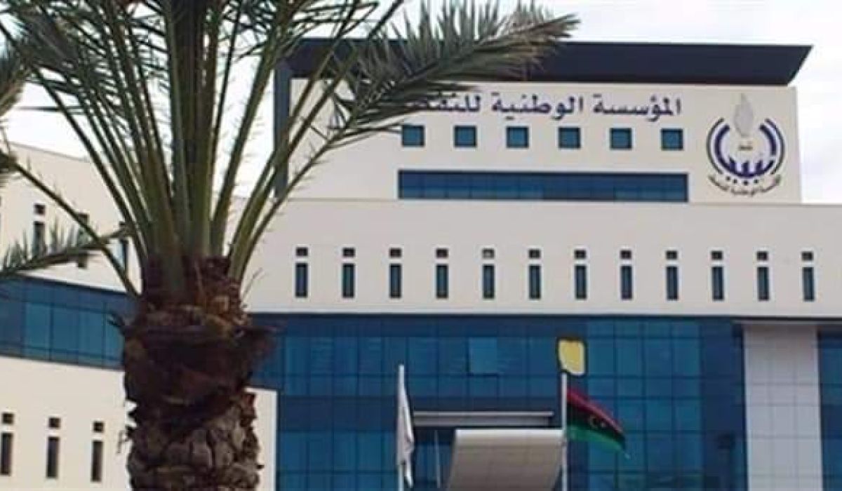 بعد انفجار مستودع بطريق المطار .. الوطنية للنفط تدعو إلى وقف الحرب