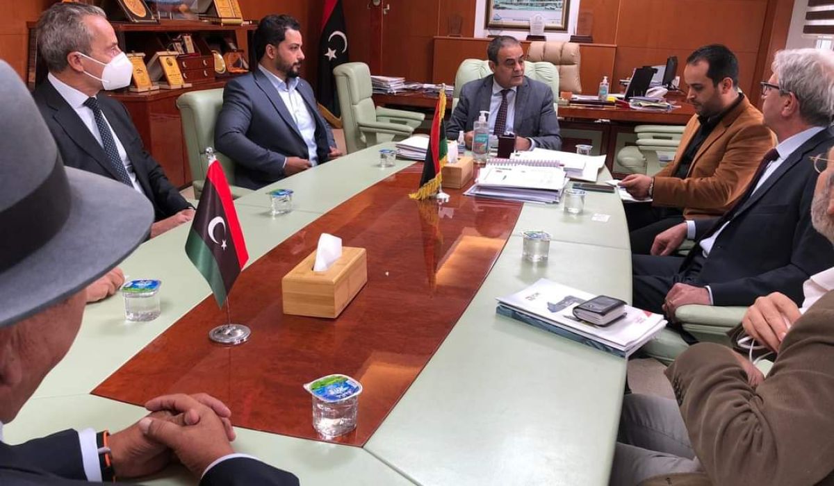 وزير المواصلات يبحث مع شركة آي سي أم الايطالية كيفية صيانة جسر وادي الكوف