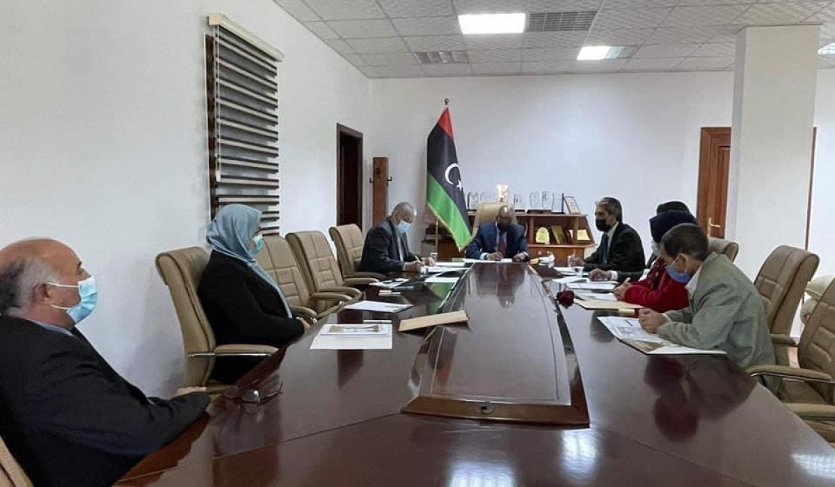 وزير العمل يلتقي بعميد بلدية بني وليد لمناقشة سير أعمال الوزارة بالمدينة