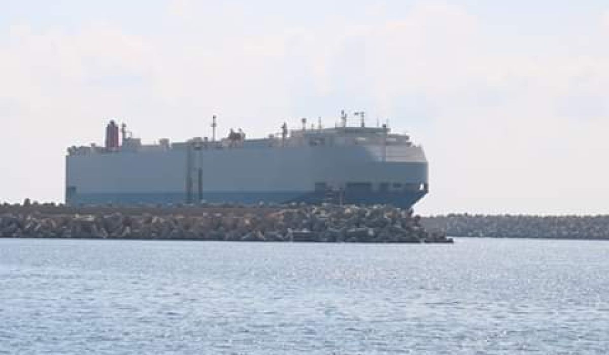 أول سفينة يابانية تصل إلى ميناء بنغازي بعد انقطاع دام ثماني سنوات