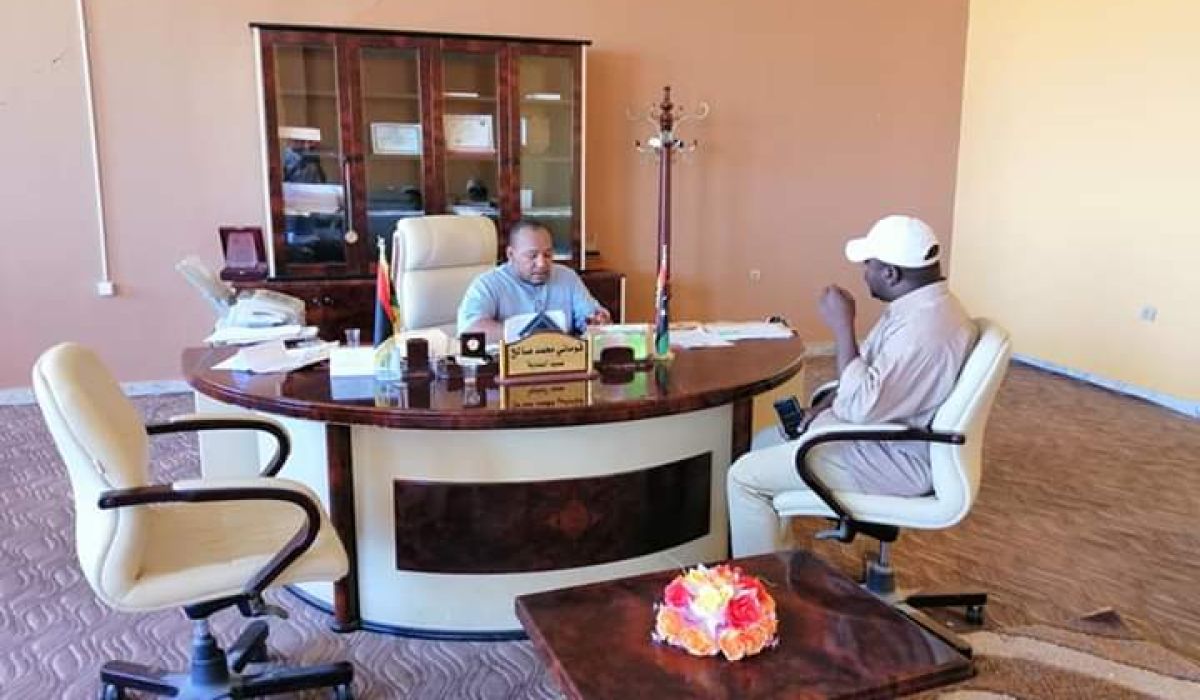 عميد بلدية غات يكلف مهندسين لإعداد دراسة حول الطرق الرئيسية بالبلدية