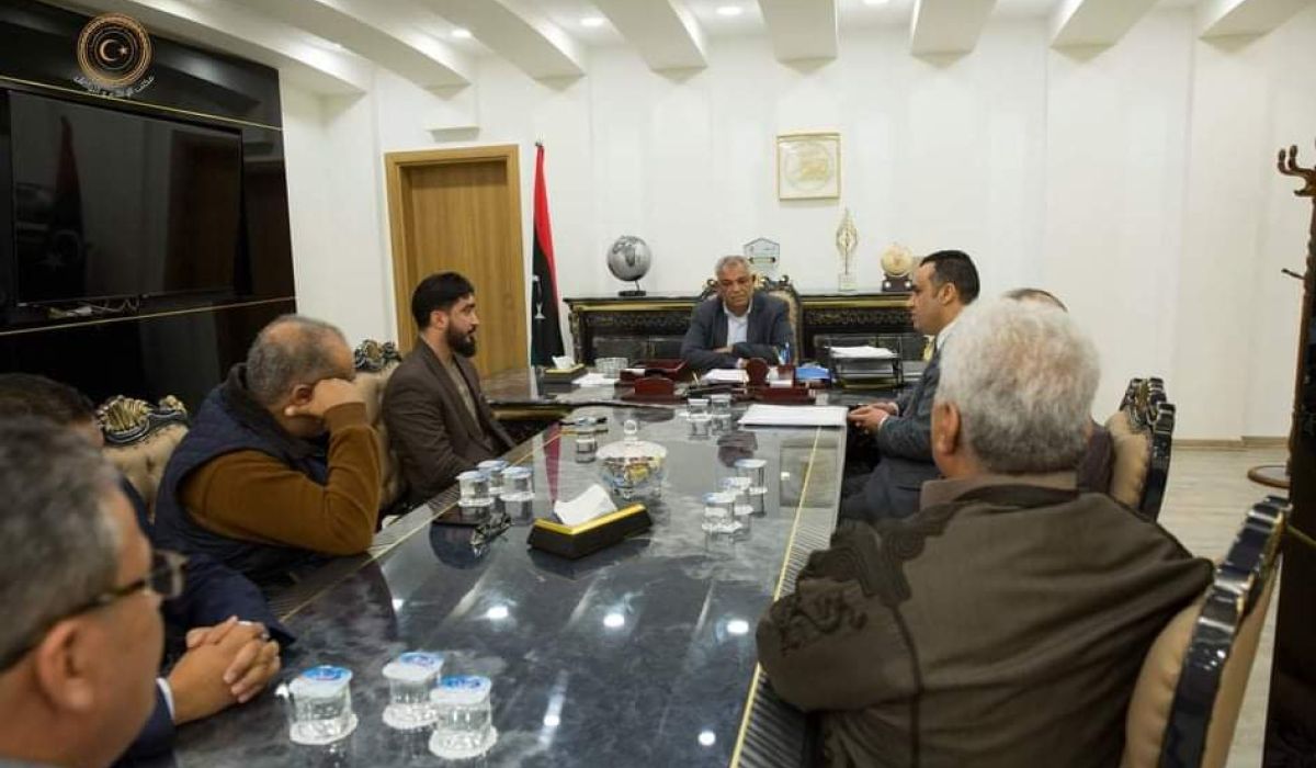 "القطراني" يبحث كيفية حلحلة المشاكل التي تواجه شركات الخدمات العامة للنظافة