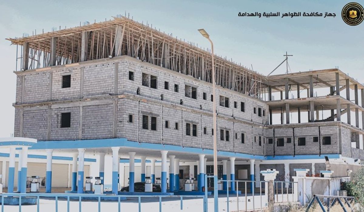 إيقاف العمل بمحطة وقود بمدينة بنغازي بسبب البناء العشوائي