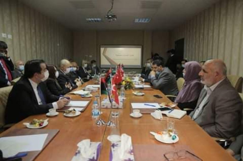 بلدي أوجلة يجتمع لحلحلة أزمة نقص غاز الطهي والدقيق بالمدينة