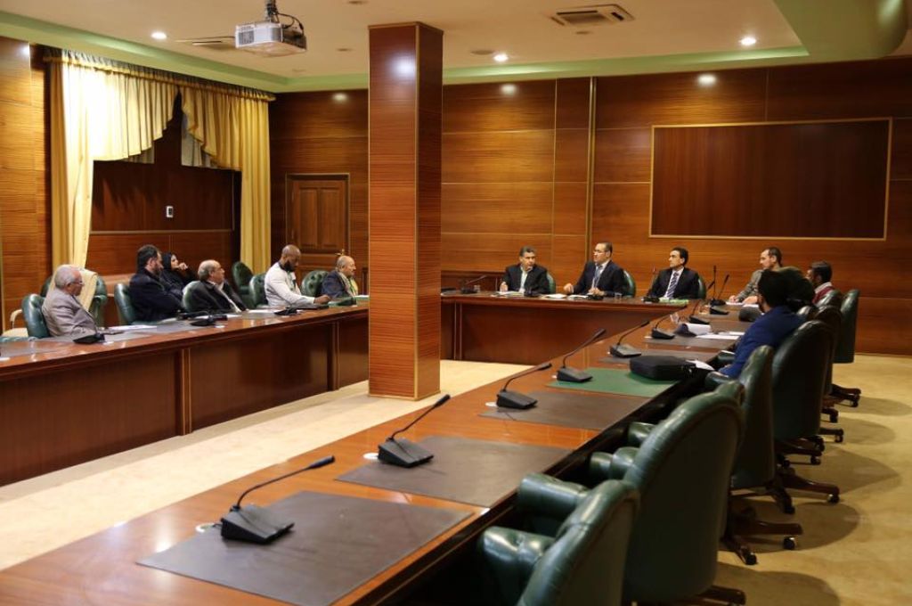 وكيل بلدية الكفرة يبحث بقرناده مصير الميزانية التسييرية للبلدية
