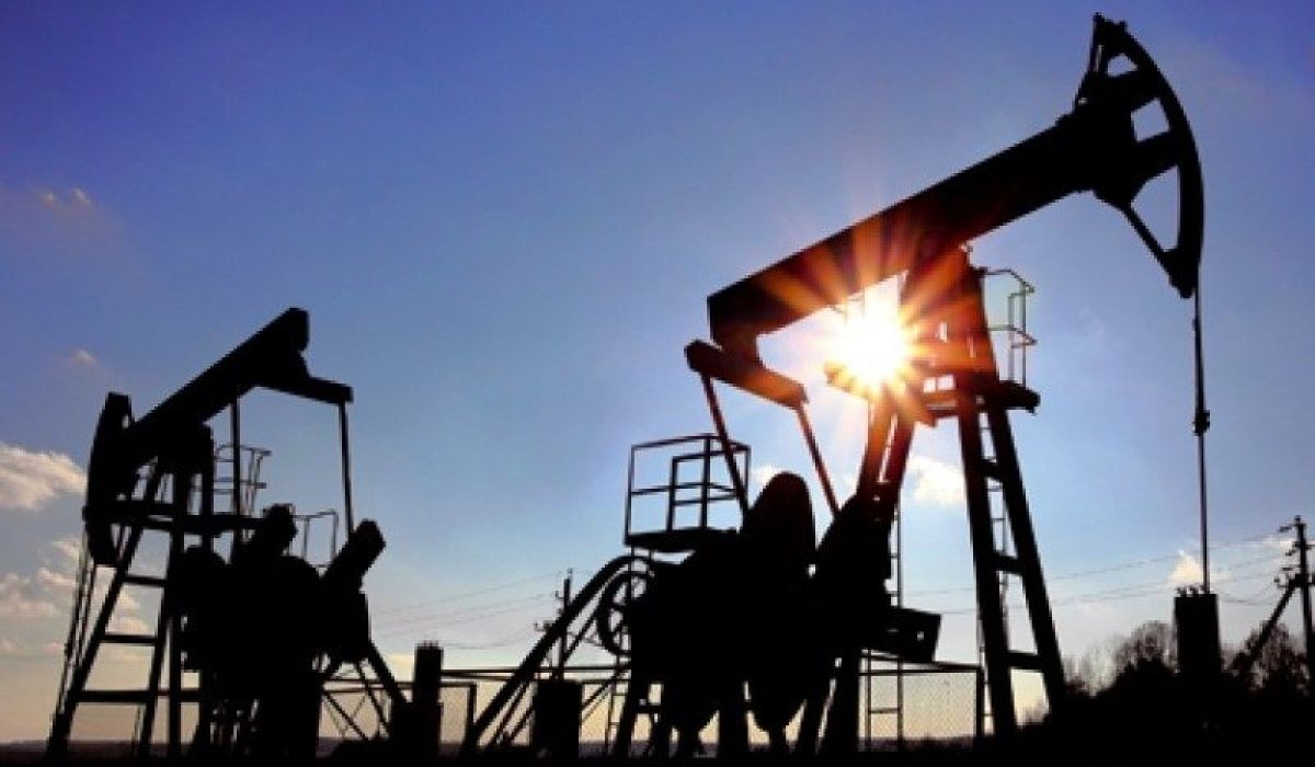 خام برنت يحقق مكاسب لأول مرة منذ شهر