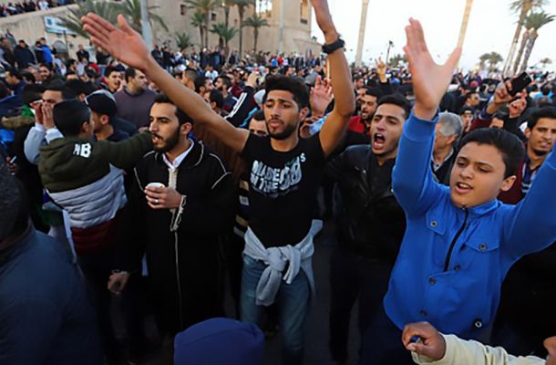 خاص.. خبير مصرفي يفصح لصدى عن أسباب ارتفاع الدولار