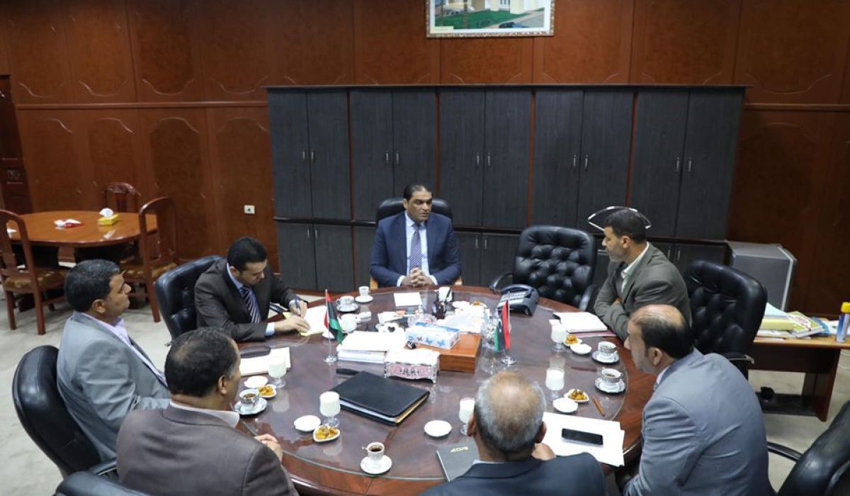 وزير العدل بحكومة الوفاق يناقش تأخير توريد الإيرادات إلى الخزانة العامة