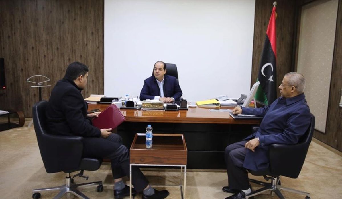 معيتيق يناقش مع "بومطاري" ووزير الحكم المحلي الترتيبات المالية لسنة 2020