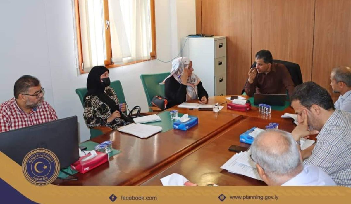 التخطيط بالوحدة الوطنية تبحث اللائحة ذات العلاقة بعملية المناقصة المحدودة والممارسة والتكليف المباشر والبيع من خلال المزايدة العامة