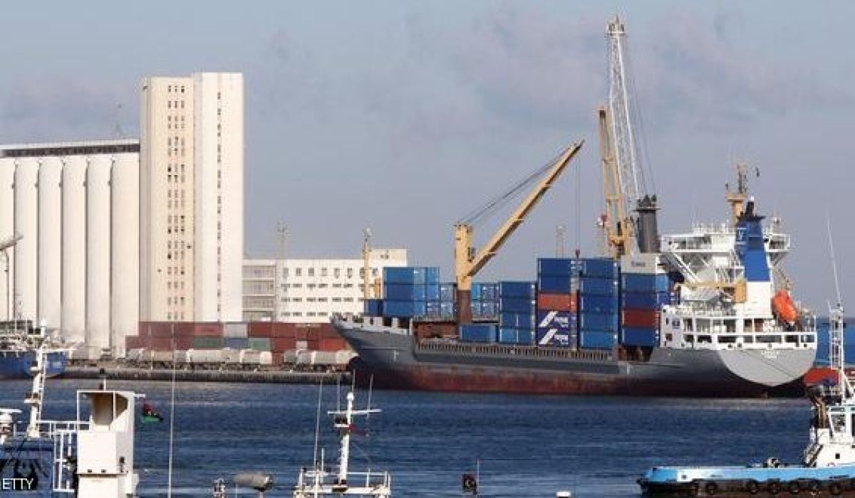 مدير جمرك مصراتة يعلن عن الإفراج على البضائع الموجودة بالموانئ