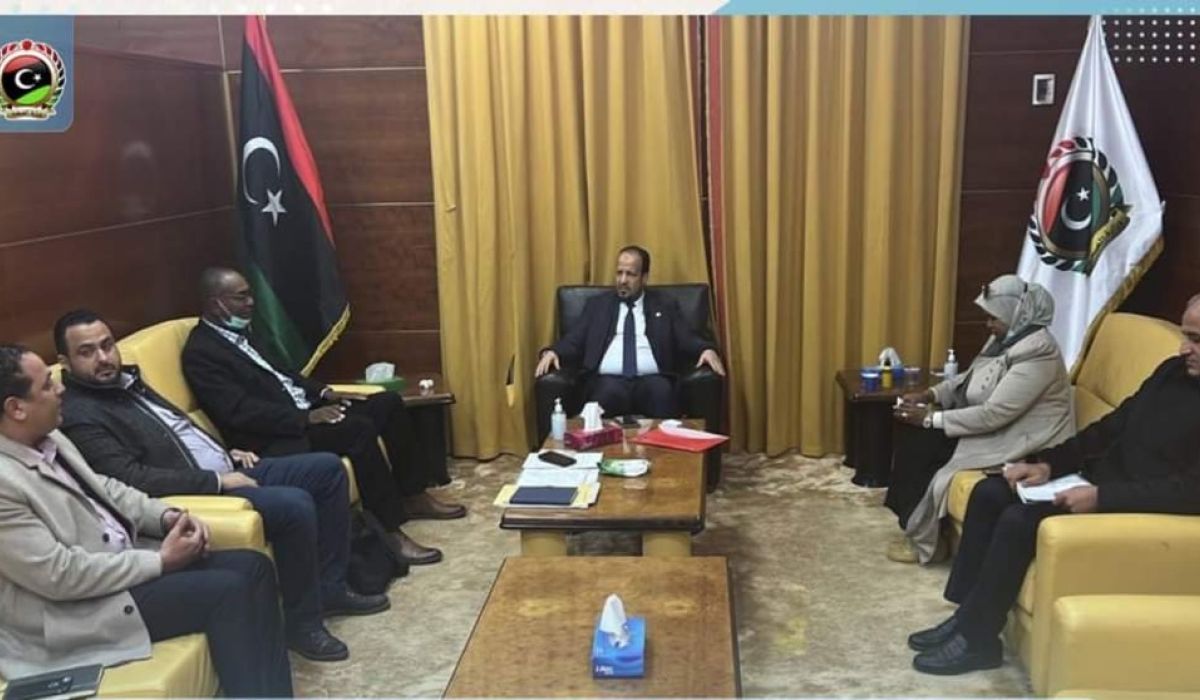 "الزناتي" يبحث احتياجات مستشفى غات من العناصر الطبية والطبية المساعدة