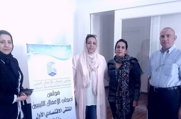 القبض على ناقلة محملة بأكثر من مليون لتر وقود مهرب من ليبيا