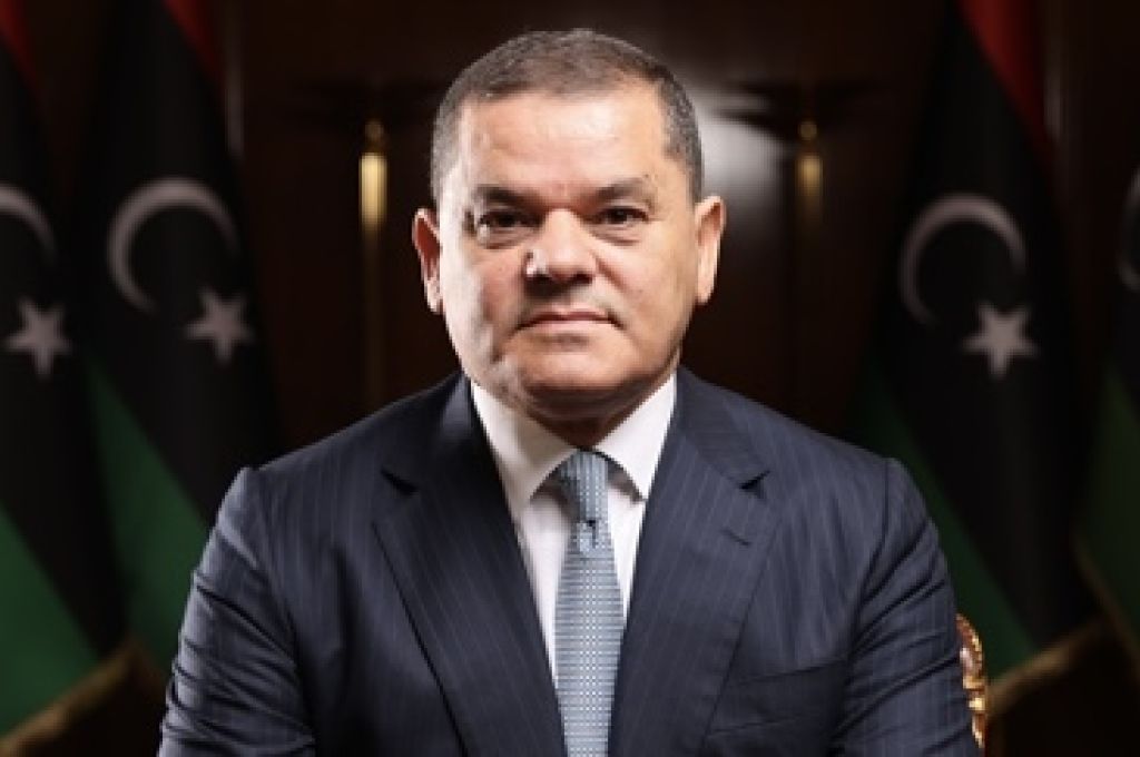 "أبوجناح" يقوم بتوقيع الدفعة الثانية من قرارات تسوية الدرجات الوظيفية للعناصر الطبية والطبية المساعدة