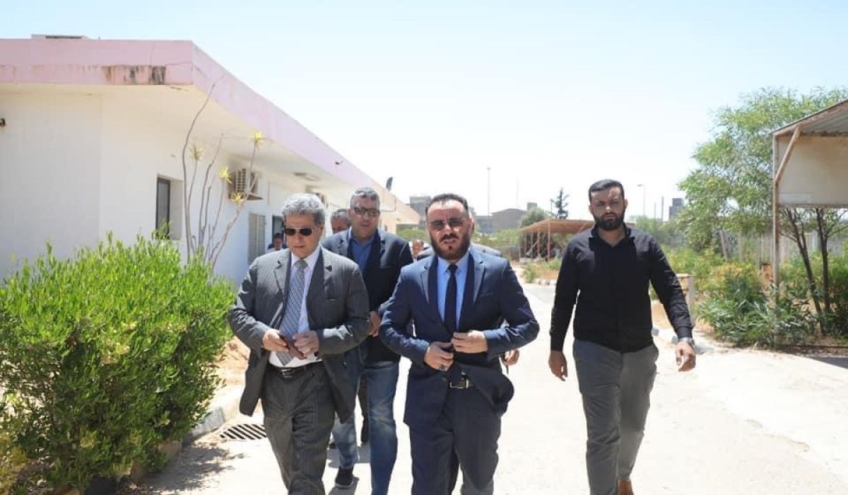 وزيرا الصناعة والمعادن والنفط والغاز في زيارة إلى الشركة الوطنية للمقطورات