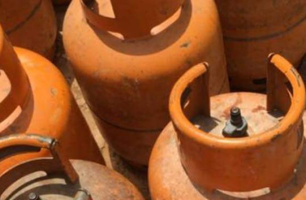 القبض على ناقلة محملة بأكثر من مليون لتر وقود مهرب من ليبيا