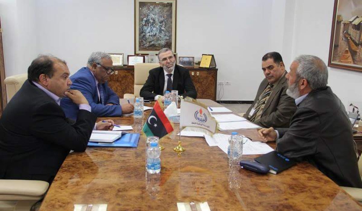 صنع الله يناقش مشروع تطوير مصحة النفط