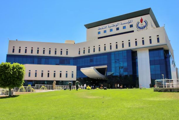 شبكة مجموعة الأزمات الدولية تكشف عن أزمة تهريب الوقود والأزمات المالية في ليبيا