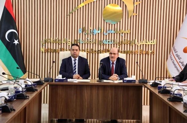 "الزني" يجتمع مع مصرف الادخار للتأكيد على جاهزية فروعه للبدء في تنفيذ مبادرة الإسكان الشبابي