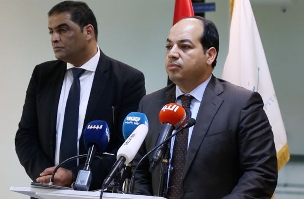 وصول 68 شاحنة الى مستودع سبها النفطي