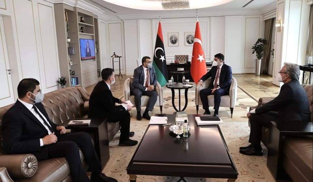 وزير الحكم المحلي يجتمع مع وزير البيئة والتمدن التركي في أنقرة